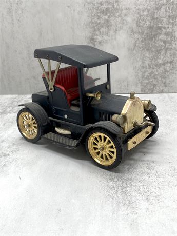 1917 Metal Model Car / AM Radio #1227