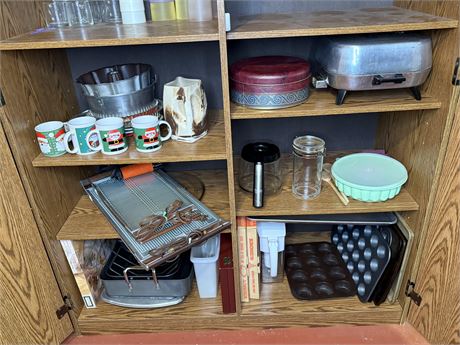 Kitchen Cupboard Lot