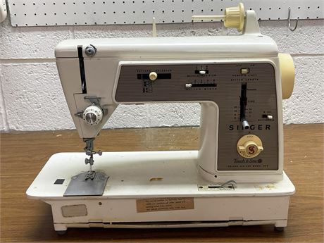 Singer Sewing Machine Model 636