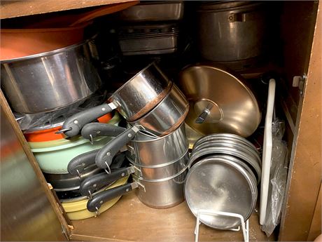 Vintage Pots, Pans and Tupperware