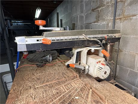 Black & Decker Radial Arm Saw