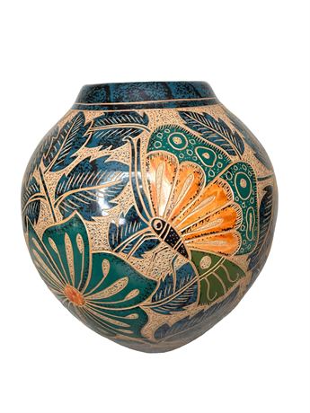 Nicaraguan Signed Pottery Vase