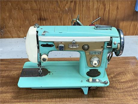 Fleetwood Sewing Machine Model 767-5