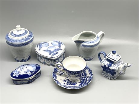 Blue and White Decoratives Lot 2