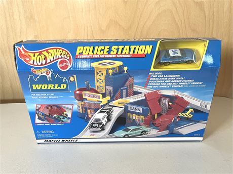 NIB Vintage Hot Wheels Police Station Set