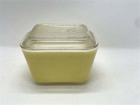 Pyrex Refrigerator Dish with Lid