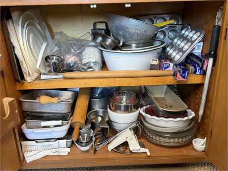 Kitchen Cupboards Lot 1