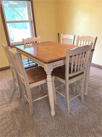 Kuolin Solid Wood Table and Chairs