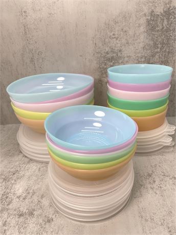 Vintage Pastel Tupperware Bowls w/ Lids