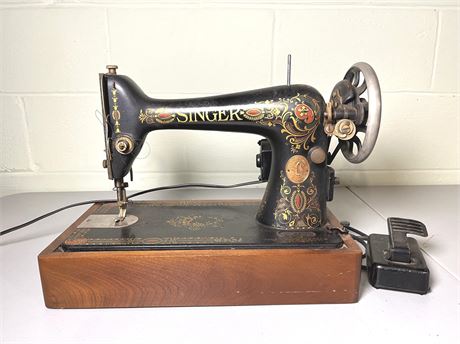 Singer 1917 Model 66 Sewing Machine