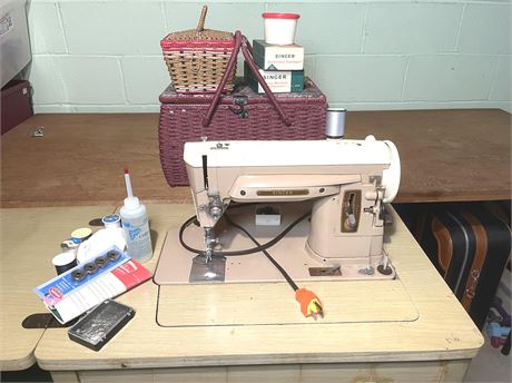 Singer Model 404 Sewing Machine