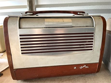 RCA Victor Model Bx6 Portable Radio