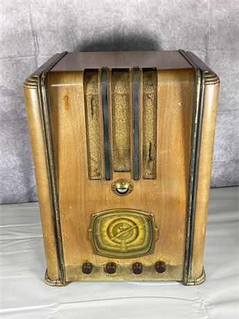 Sparton Radio Model 528 (1938)