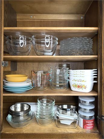 Kitchen Cupboards Lot 1