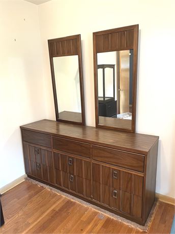 1960s Mid-Century Dresser w/ Mirrors