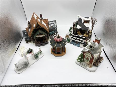 Christmas Village Houses - Lot #4