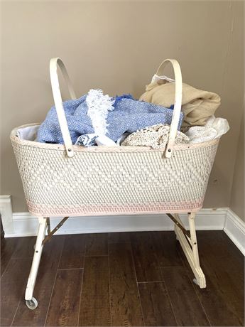 Bassinet and Linens