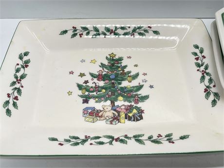 Nikko Christmas Tree Plates