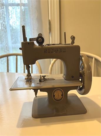 Singer Sewhandy Sewing Machine Model 20