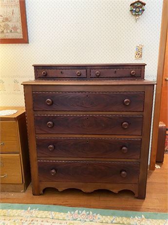 Antique Chest of Drawers / Dressers