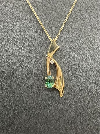 14kt Yellow Gold Emerald Diamond Pendant Necklace