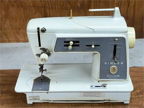 Singer Sewing Machine Model 600E