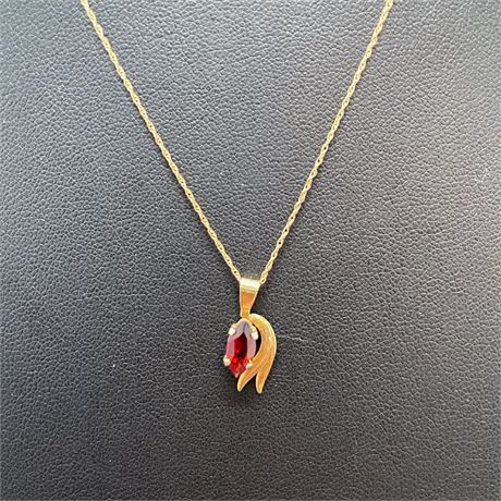 14kt Yellow Gold Garnet Marquise Pendant Necklace