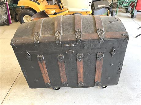 Antique Victorian Humback Chest