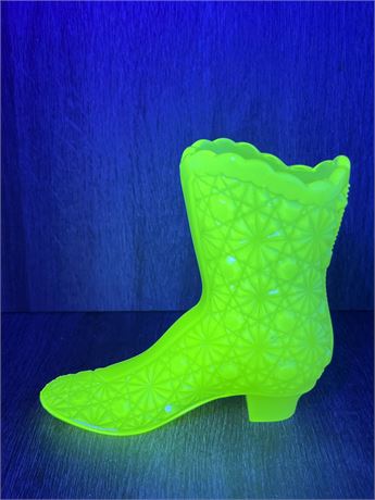 Fenton Daisy Uranium Glass Boot