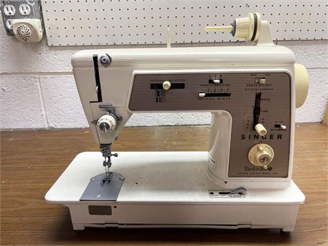 Singer Sewing Machine Model 646