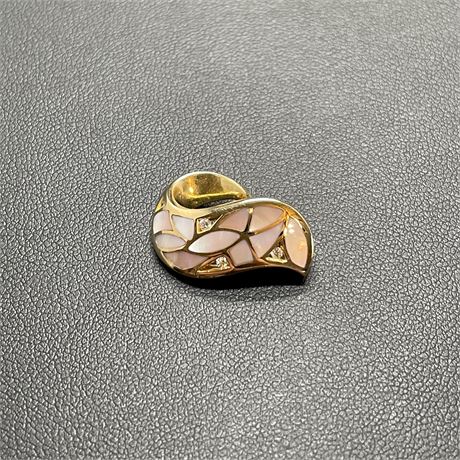 14kt Yellow Gold Mother of Pearl Pendant