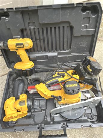 DeWalt Drill, Saw and Flashlight 18v Kit