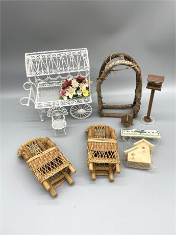 Dollhouse Miniatures Lot 12