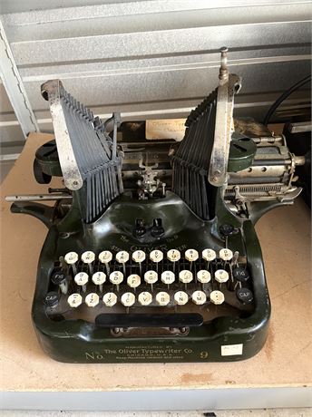Oliver Typewriter Co. No. 9 Typewriter