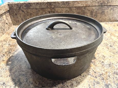 Stansport 10" Cast Iron Dutch Oven