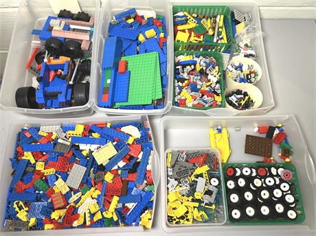 Large Lot of Vintage Legos Lot 1