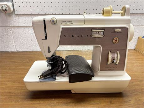 Singer Sewing Machine Model 776