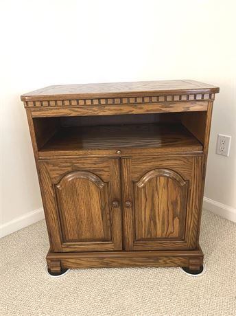 Oak Swivel Top Entertainment Stand