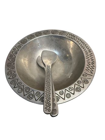 Large Wilton Armetale Pewter Reggae Serving Bowl with Utensils