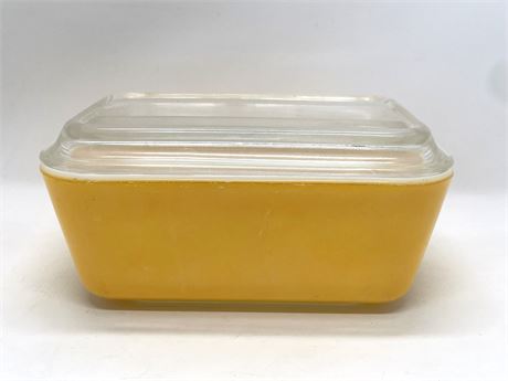 Pyrex Refrigerator Dish with Lid - 2QT